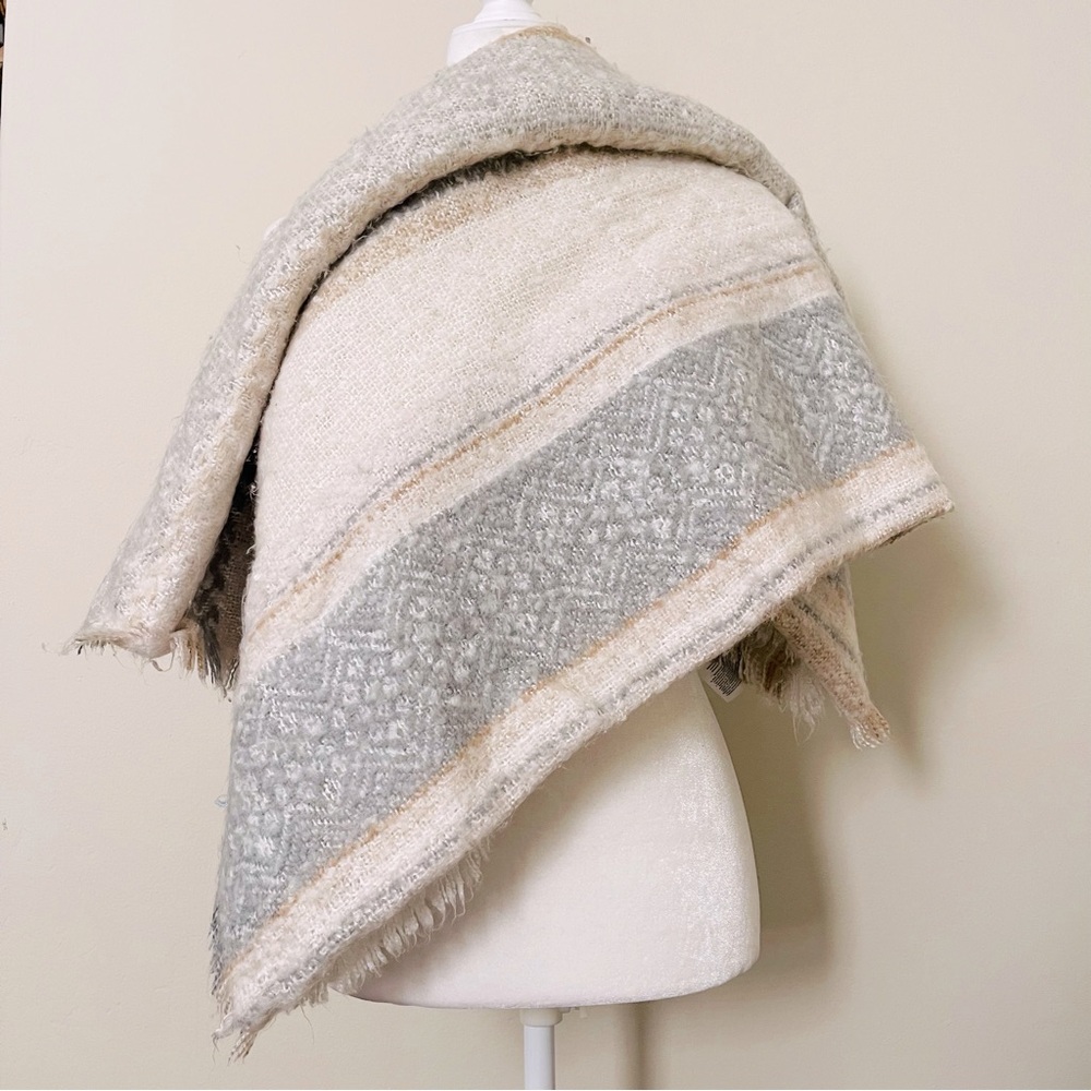 🌸 Treasure & Bond Oversized Winter Scarf with Fringe